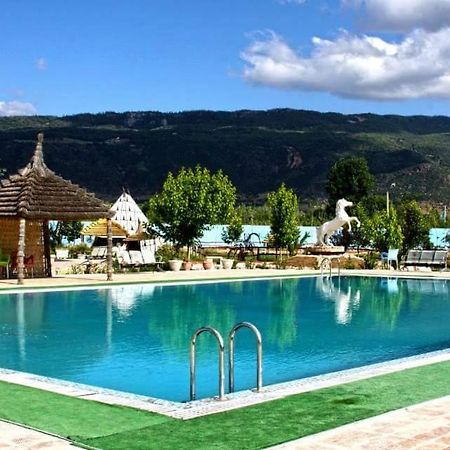 Le Vallon Vert - Club Equestre Azrou Eksteriør billede